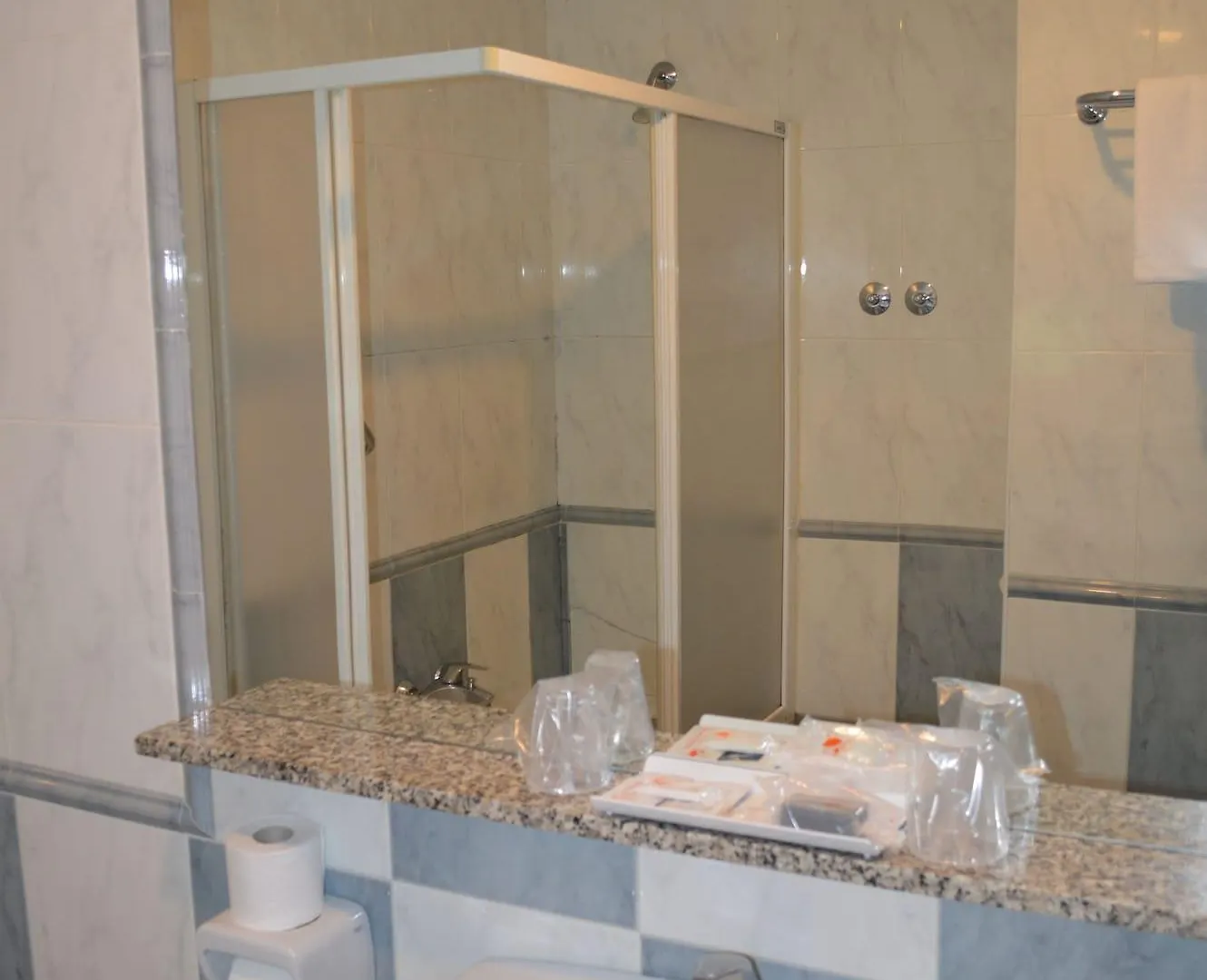 Hotel San Glorio Santander 2*,